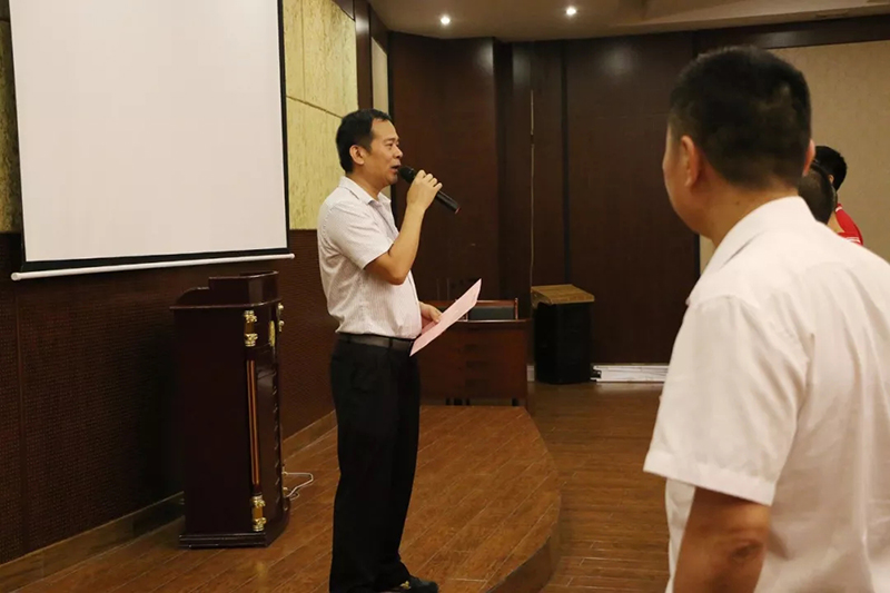 齊心協(xié)力、鍛造團(tuán)隊(duì)